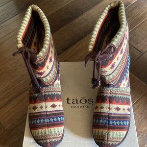 NWOT  Women’s Taos Pull-On Cabin Boots   Mid Calf    Chocolate Multi   11 Medium